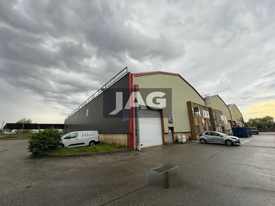 Light Industrial in Vénissieux to rent Building Photo- Image 1 of 8