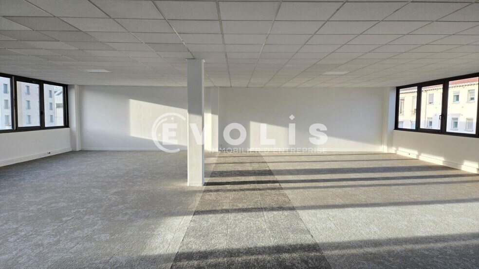 94-96 Rue Victor Hugo, Ivry-sur-Seine to rent - Interior Photo - Image 1 of 34