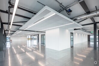 217 Bath Rd, Slough to rent Interior Photo- Image 1 of 5