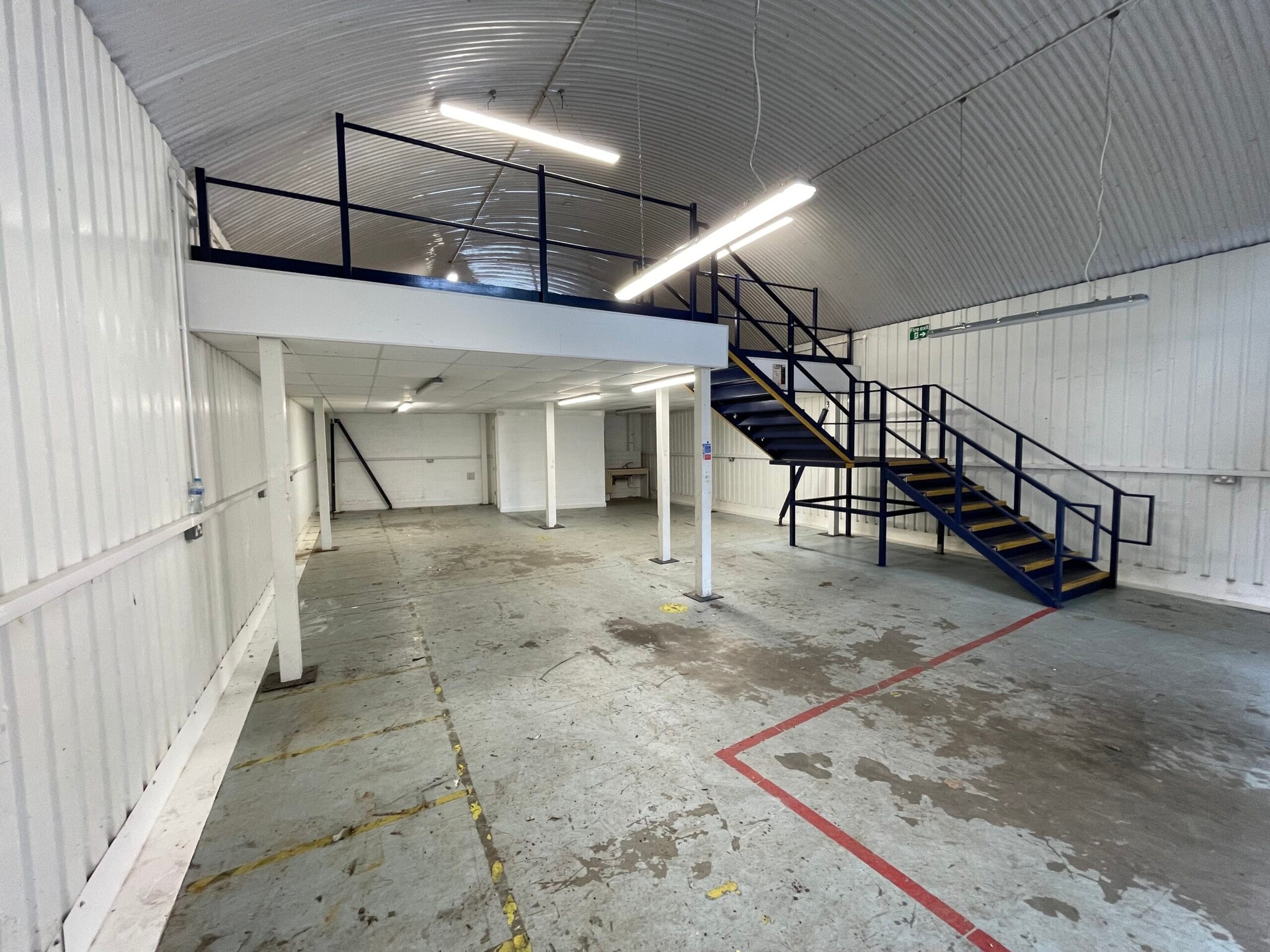 Pinchin St, London to rent Interior Photo- Image 1 of 2