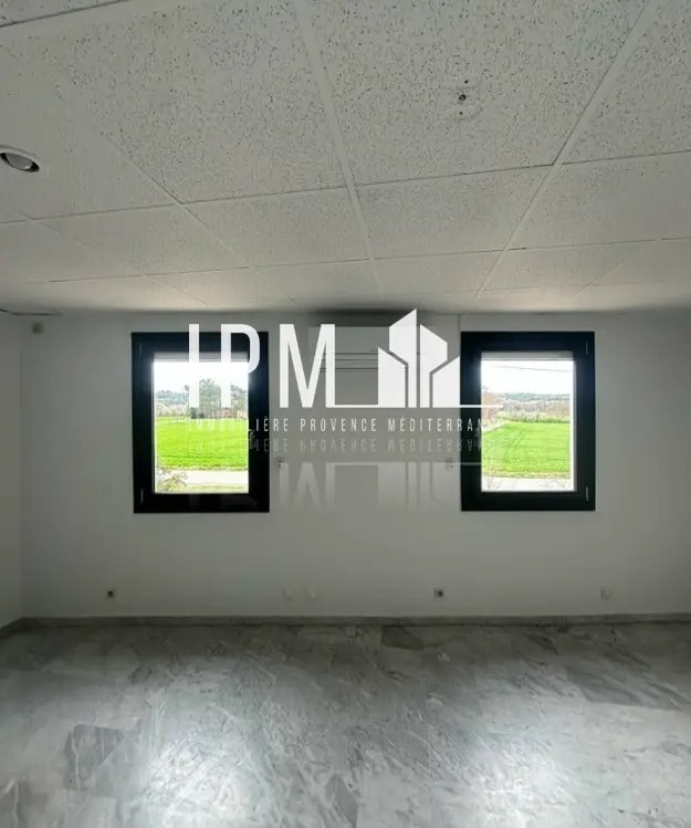 Light Industrial in Aix-en-Provence to rent Interior Photo- Image 1 of 4