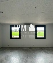 Light Industrial in Aix-en-Provence to rent Interior Photo- Image 1 of 4