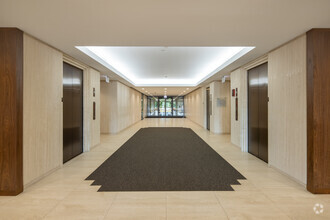 300 Tri State International, Lincolnshire, IL for rent Lobby- Image 2 of 12