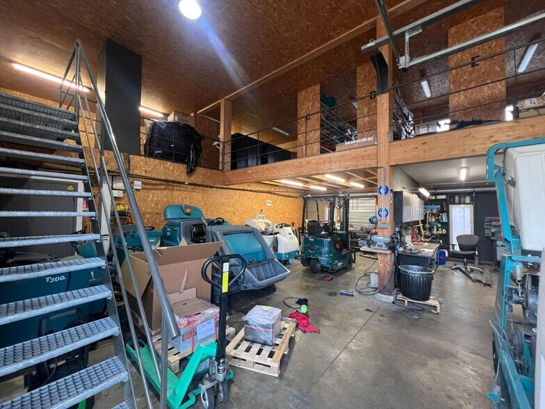 432 Chemin Des Platières, Chasse-sur-Rhône to rent - Building Photo - Image 3 of 10