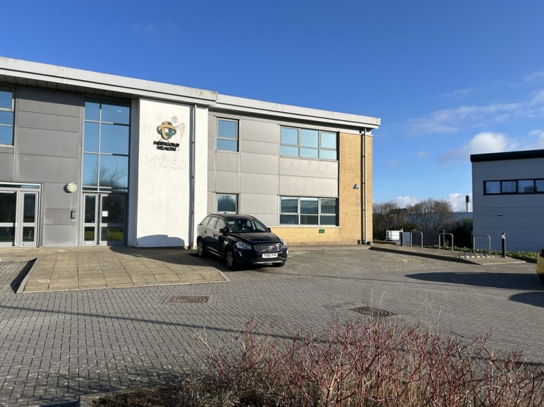 12 William Prance Rd, Plymouth to rent - Building Photo - Image 1 of 3