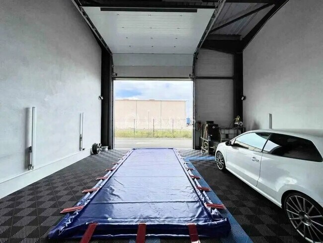 Location Local d'activités 157 m²