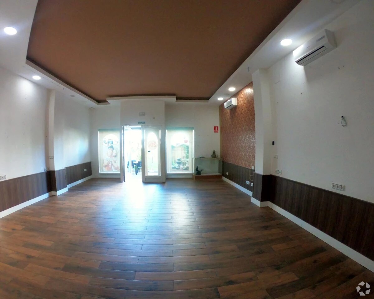 Retail in Madrid, Madrid to rent Interior Photo- Image 1 of 6