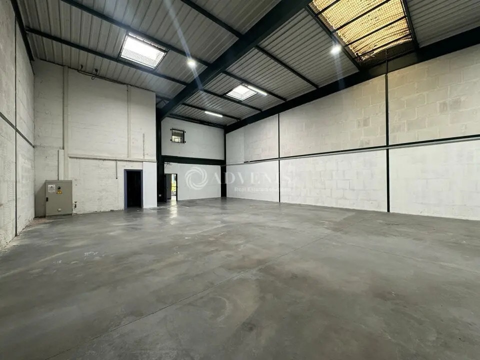 Light Industrial in Villepinte to rent Interior Photo- Image 1 of 6