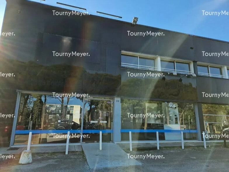 Retail in Lattes to rent - Building Photo - Image 2 of 2