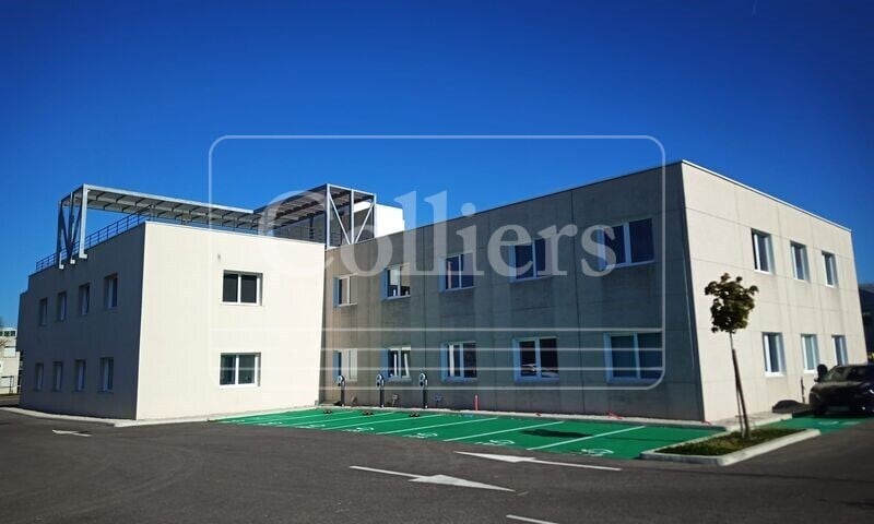 22 Rue Du 35Eme Regiment D'Aviation, Bron to rent Building Photo- Image 1 of 10