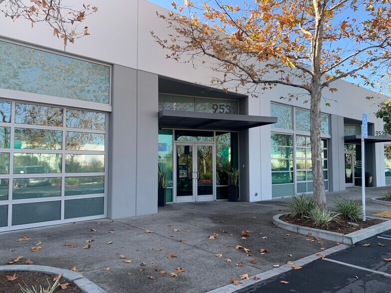 9471-9541 Irvine Center Dr, Irvine, CA for sale - Building Photo - Image 1 of 1