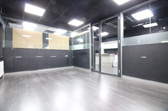 118 High St, Uxbridge to rent Interior Photo- Image 1 of 2
