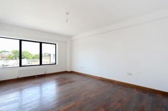 145-163 Freston Rd, London to rent Interior Photo- Image 2 of 4