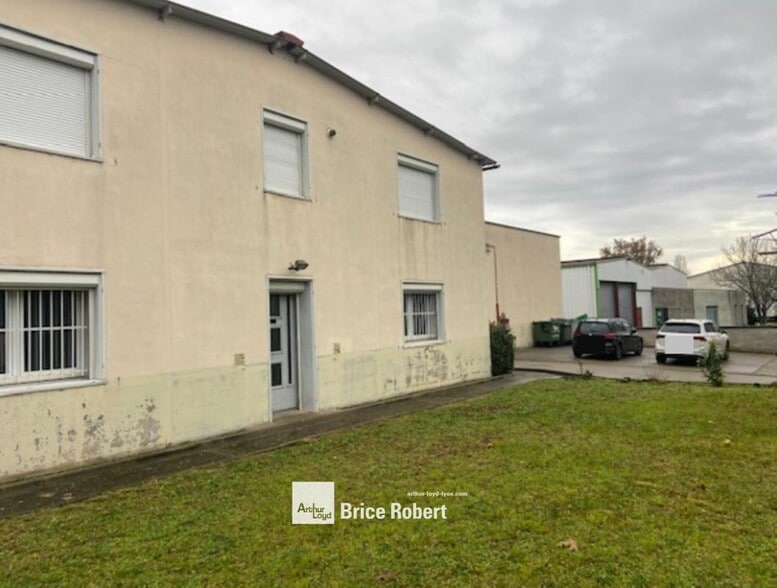 Light Industrial in Saint Laurent De Mure to rent - Building Photo - Image 2 of 5