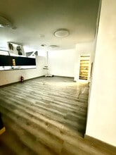 Retail in Madrid, Madrid to rent Interior Photo- Image 2 of 6