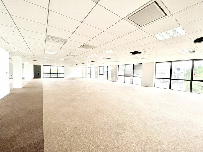 Office in Asnières-sur-Seine to rent - Building Photo - Image 3 of 12