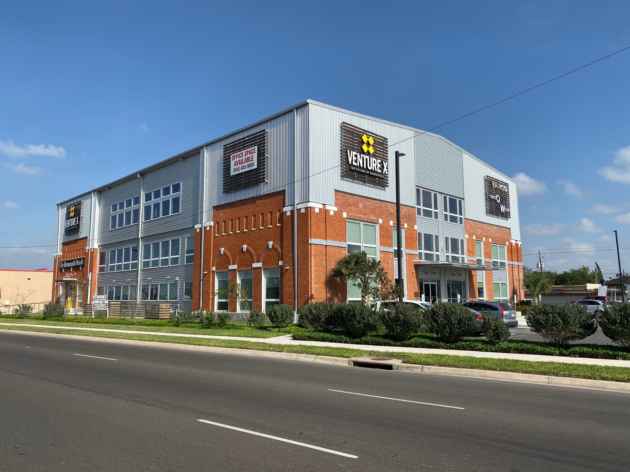 222 N Expressway, Brownsville, TX to rent Building Photo- Image 1 of 5