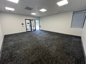 909 E Orchard St, Mundelein, IL to rent Interior Photo- Image 2 of 6