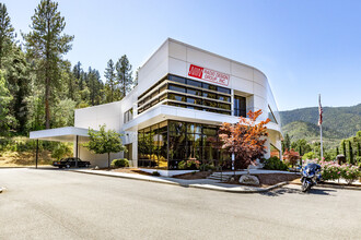 8925 Rogue River Hwy, Grants Pass, OR for sale Building Photo- Image 1 of 1