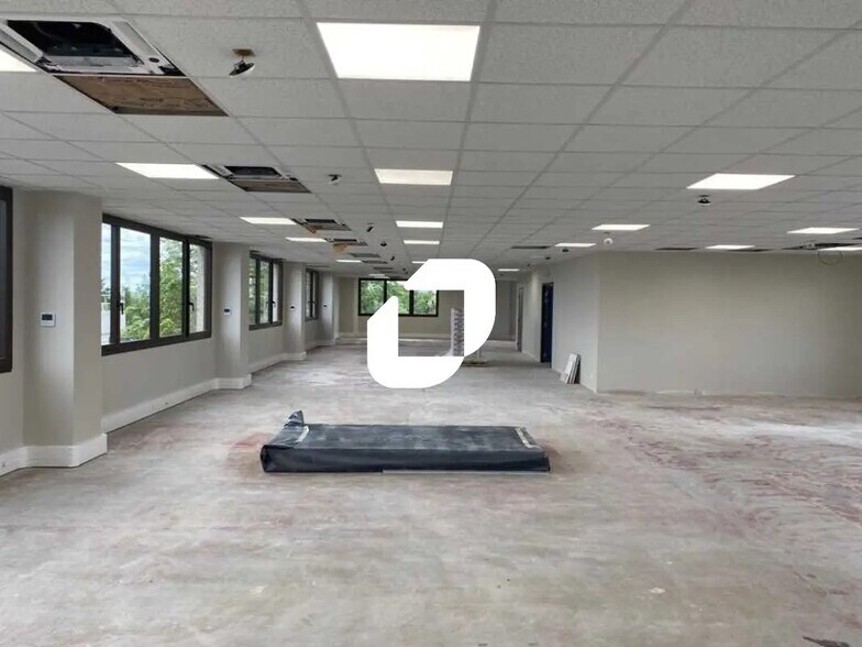 Office in Osny to rent - Interior Photo - Image 3 of 8