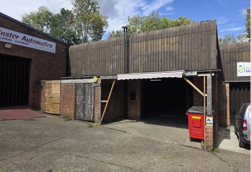 Bower Hl, Epping for sale - Primary Photo - Image 1 of 1