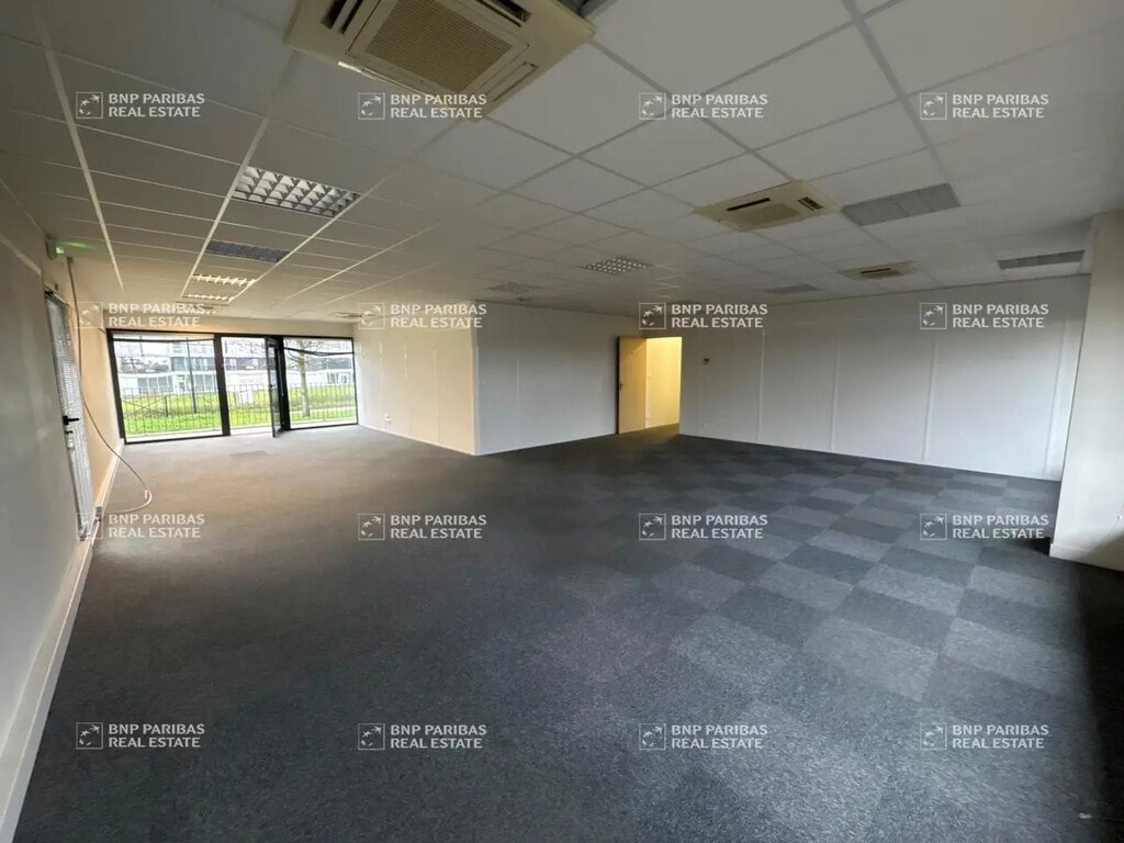Location Bureaux 302 m² - Photo 1