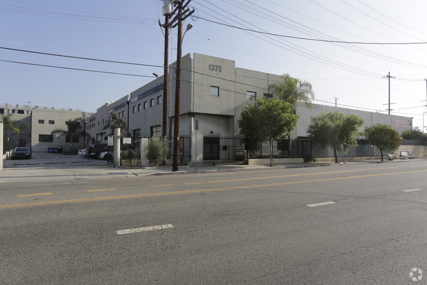 1375 E 6th St, Los Angeles, CA for rent - Building Photo - Image 2 of 9