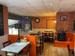 7 Oak St, Windermere to rent Interior Photo- Image 2 of 4