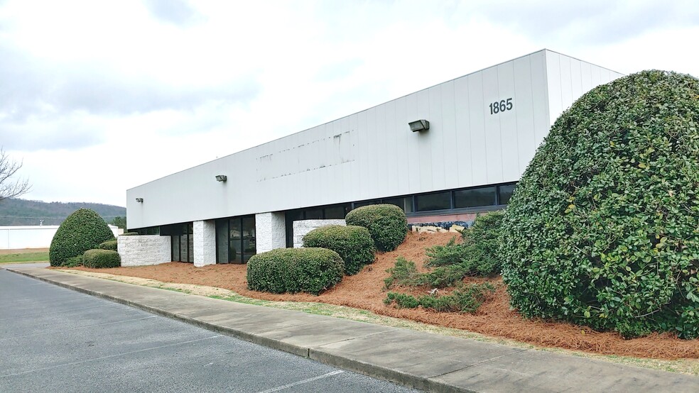 1715 Hillyer Robinson Industrial Pky, Anniston, AL for sale - Building Photo - Image 1 of 1