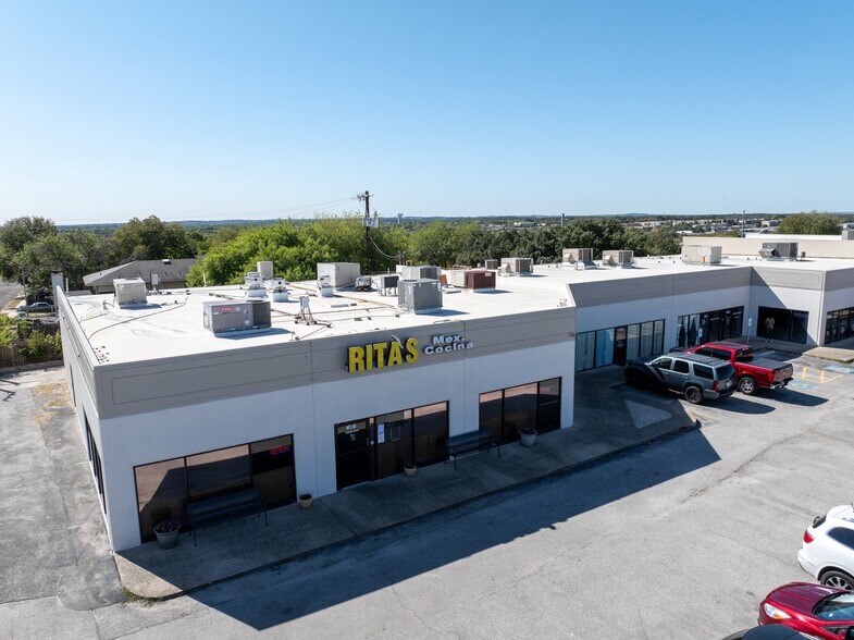 6400-6422 Bandera Rd, Leon Valley, TX for rent - Building Photo - Image 3 of 18