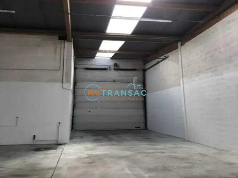 Light Industrial in Émerainville to rent - Building Photo - Image 3 of 10