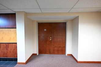 6120 Parkland Blvd, Mayfield Heights, OH for rent Building Photo- Image 1 of 12