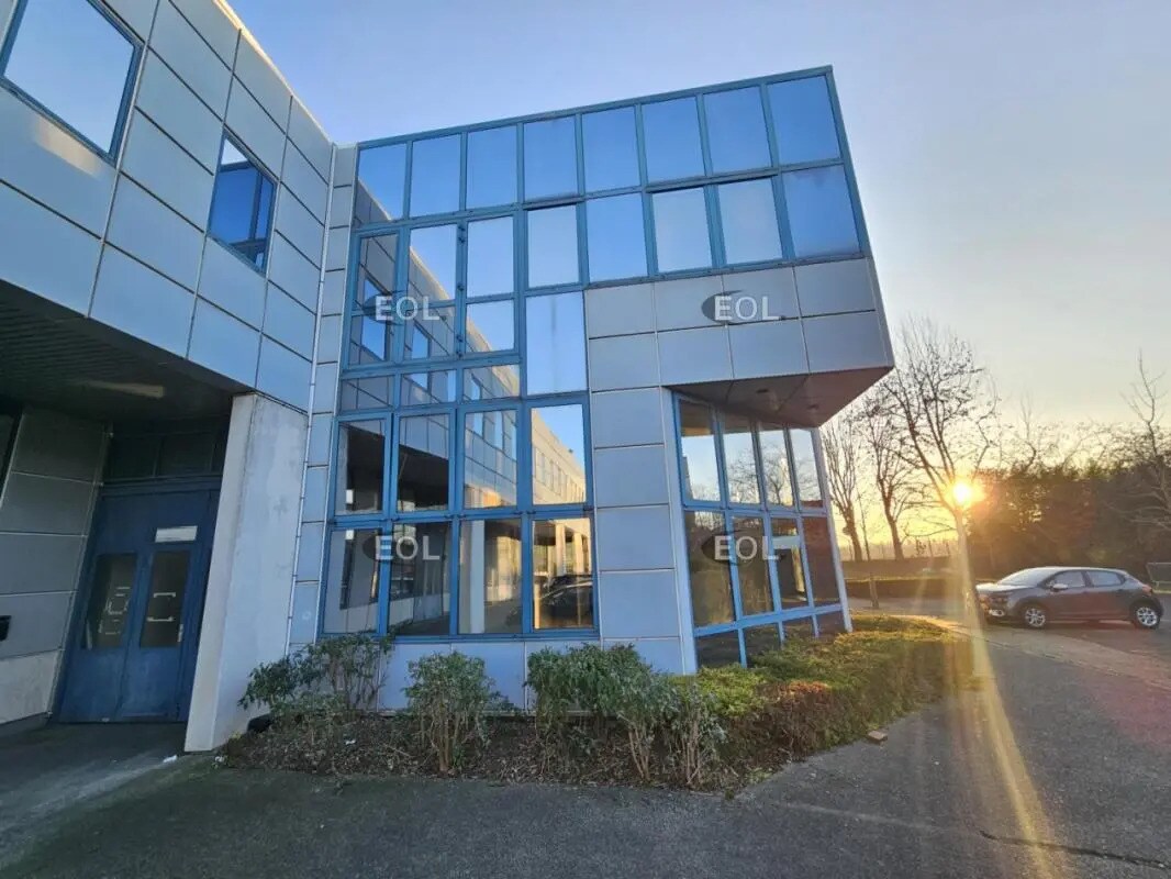 Light Industrial in Fresnes to rent Building Photo- Image 1 of 7