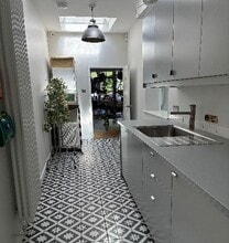 1 Prestbury Rd, Cheltenham to rent Interior Photo- Image 2 of 4