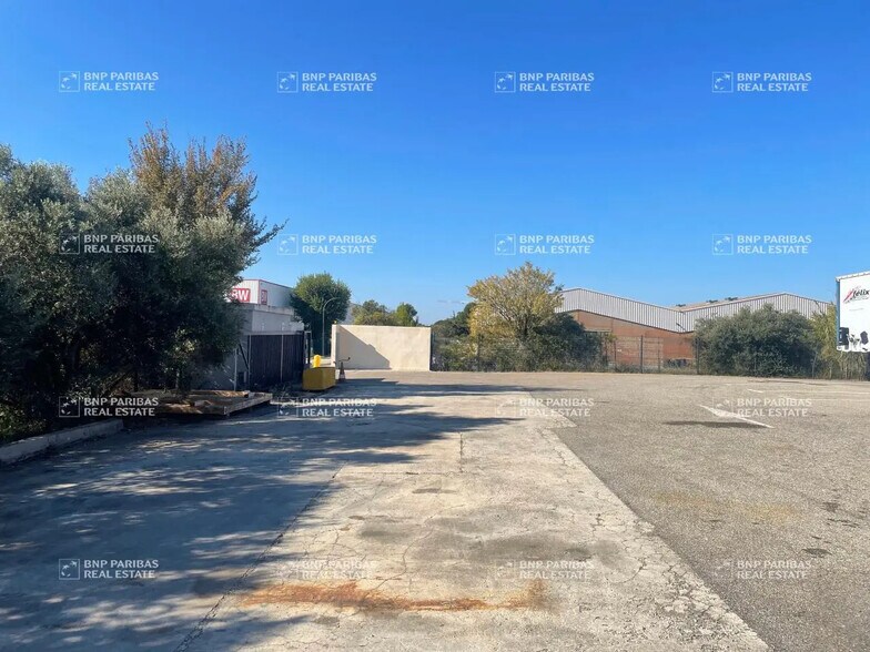 Office in Rognac to rent - Building Photo - Image 3 of 7