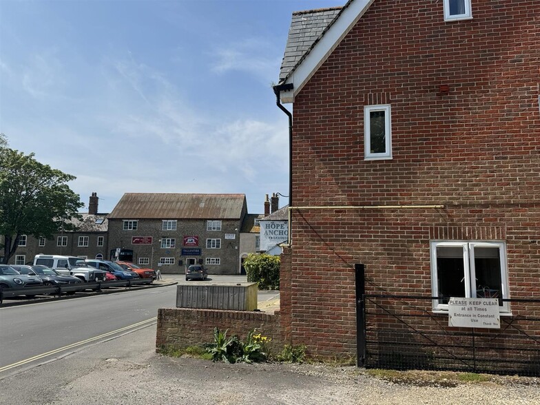 1 Lilliput Ln, Bridport for sale - Building Photo - Image 3 of 5