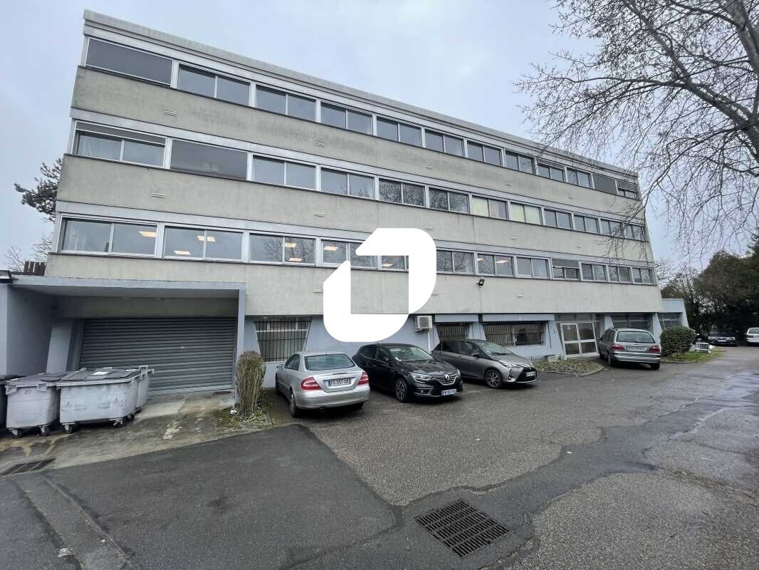 Light Industrial in Igny to rent Building Photo- Image 1 of 12