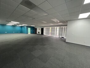 4520 Linden Creek Pky, Flint, MI to rent Interior Photo- Image 2 of 12