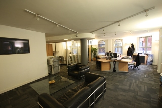 161 Farringdon Rd, London to rent - Interior Photo - Image 3 of 12