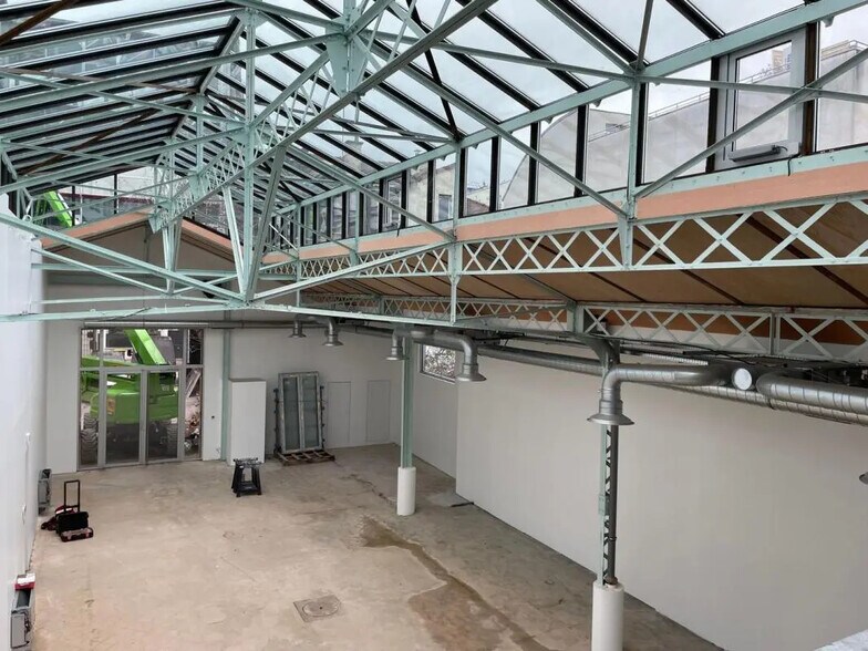 Office in Malakoff to rent - Interior Photo - Image 1 of 5