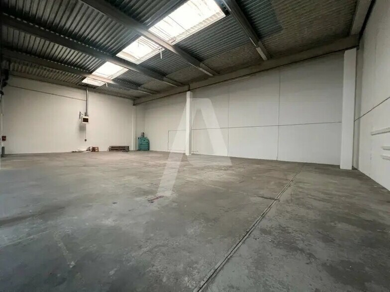 128 Bis Avenue Jean Jaurès, Ivry-sur-Seine to rent - Interior Photo - Image 3 of 5