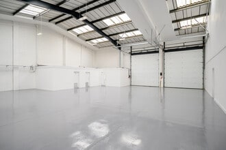 St James Mill Rd, Northampton to rent Interior Photo- Image 2 of 7