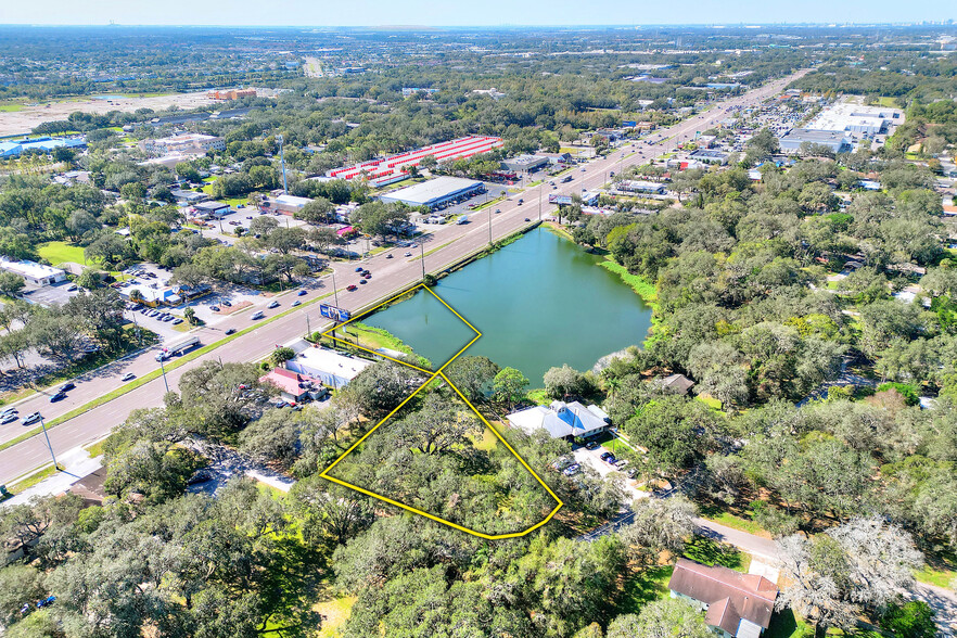 1214 W Brandon Blvd, Brandon, FL for sale - Primary Photo - Image 1 of 1