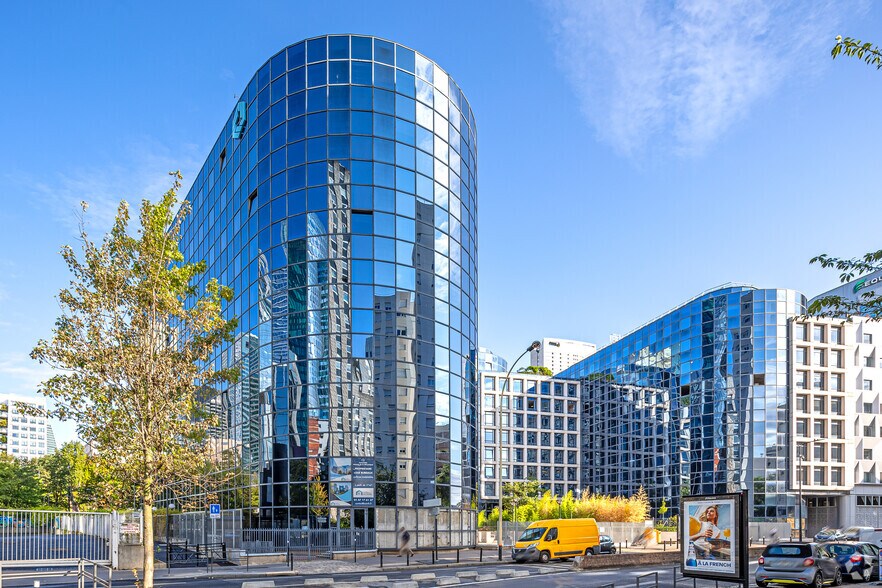 47 Rue Louis Blanc, Courbevoie to rent - Building Photo - Image 1 of 11