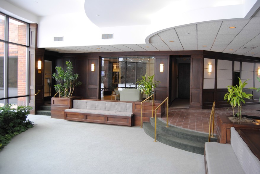 100 N Corporate Dr, Brookfield, WI for rent - Lobby - Image 2 of 6