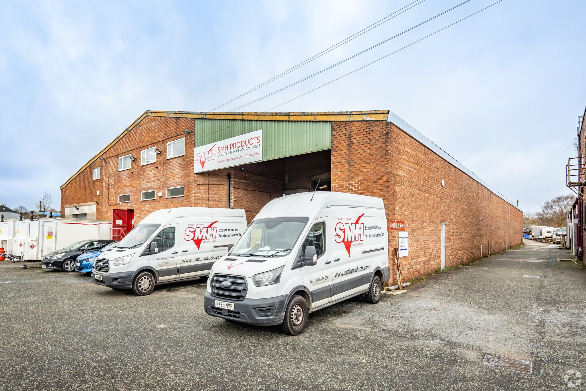 121 Birchley St, St Helens to rent Primary Photo- Image 1 of 3