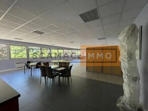 Light Industrial in Chennevières-sur-Marne to rent Building Photo- Image 2 of 2