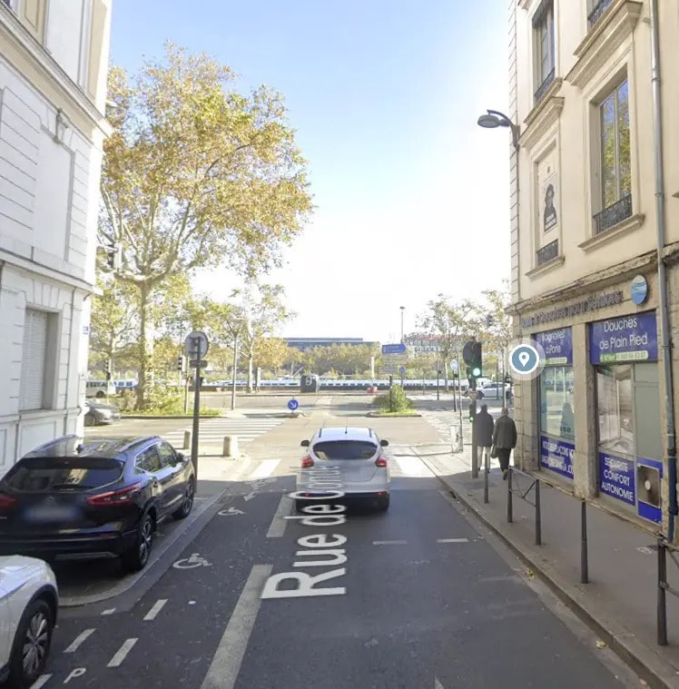 Location Commerce 75 m² - Photo 1
