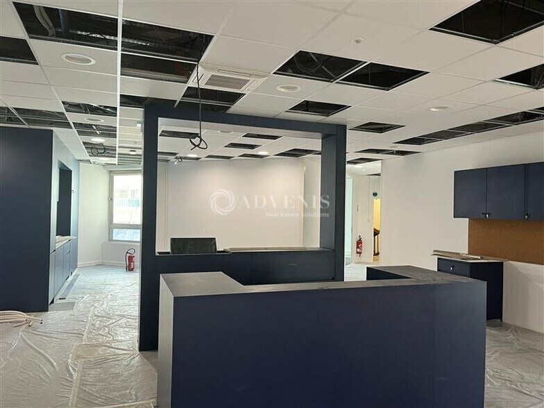 Office in Noisy-le-Grand to rent - Interior Photo - Image 3 of 6