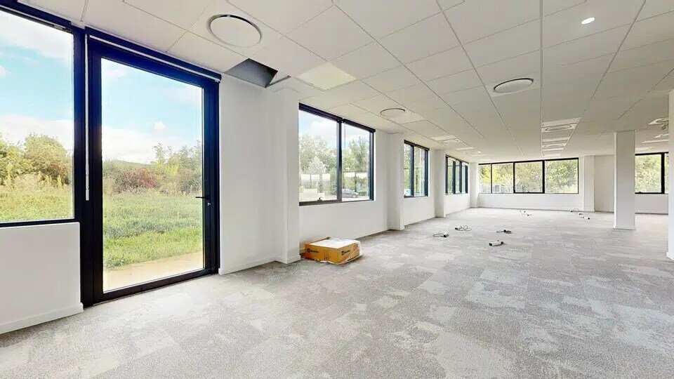 Office in Limonest to rent Interior Photo- Image 1 of 13